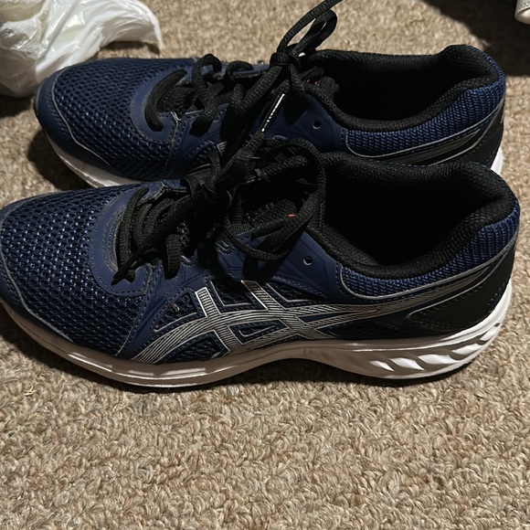 ASICS - Picture 3 of 5